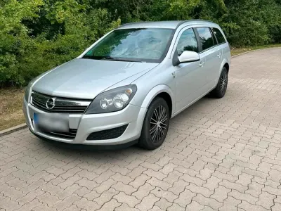 Gebraucht Opel Astra 110 PS (80 kW) 2011 Silber Kombi