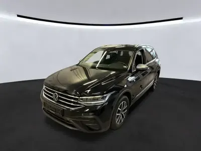 Gebraucht VW Tiguan Allspace Life 150 PS (110 kW) 2023 Deep black perleffek SUV
