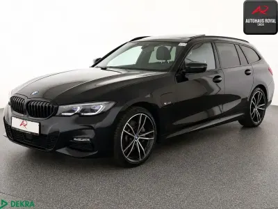 Gebraucht BMW 330e M Sport 252 PS (185 kW) 2021 Saphirschwarz Kombi