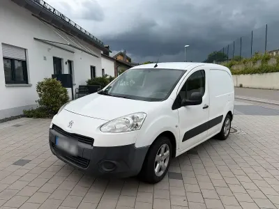 Gebraucht Peugeot Partner 90 PS (66 kW) 2013 Weiß Van / Kleinbus