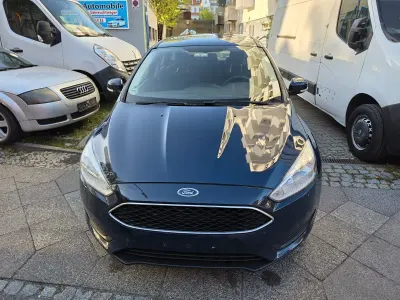 Używany Ford Focus Ambiente 101 KM (74 kW) 2015 Niebieski Sedan/Limuzyna