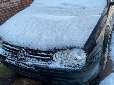 Schwarz Gebraucht 2002 VW Golf Basis Limousine | 999 € (Fairer Preis)