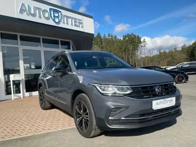 Gebraucht VW Tiguan Move 150 PS (110 kW) 2023 Delfingrau metallic (metallic) SUV