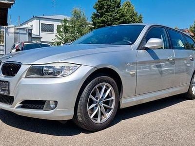 Begagnad BMW 318 143 HK (105 kW) 2009 Silver Kombi