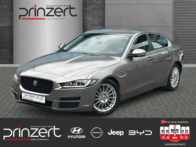 Używany Jaguar XE Prestige 163 KM (119 kW) 2018 Srebrny Sedan/Limuzyna
