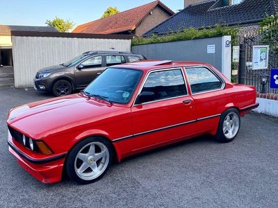 Gebraucht BMW 323 143 PS (105 kW) 1982 Rot Coupé