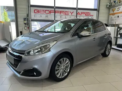 Gebraucht Peugeot 208 Signature Sky 110 PS (80 kW) 2019 Grau Kleinwagen