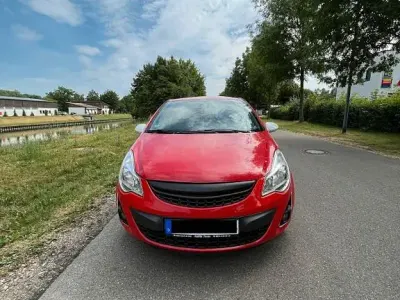Gebraucht Opel Corsa Color Edition 87 PS (63 kW) 2011 Rot Kleinwagen