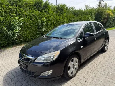 Gebraucht Opel Astra Design Edition 116 PS (85 kW) 2011 Schwarz Limousine