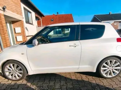 Używany Suzuki Swift Sport 125 KM (91 kW) 2010 Biały Hatchback