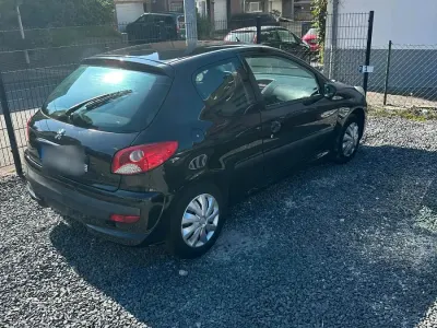 Gebraucht Peugeot 206+ 67 PS (49 kW) 2010 Schwarz Kleinwagen