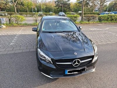 Gebraucht Mercedes CLA180 122 PS (89 kW) 2019 Schwarz Limousine