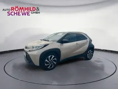 Gebraucht Toyota Aygo X Pulse 72 PS (52 kW) 2023 Beige SUV