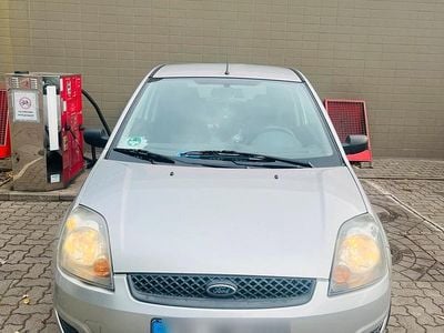 Silber Gebraucht 2007 Ford Fiesta Kleinwagen | 3.000 € (Etwas zu teuer)