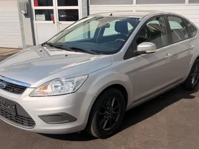 Gebraucht Ford Focus 109 PS (80 kW) 2010 Silber Limousine
