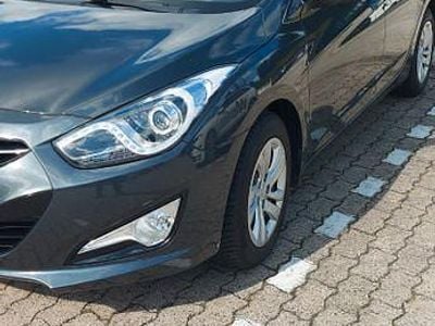 Grau Gebraucht 2015 Hyundai i40 Edition Kombi | 6.900 € (Fairer Preis)