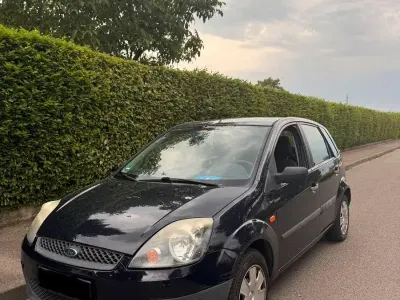 Gebraucht Ford Fiesta Ambiente 80 PS (58 kW) 2006 Blau Kleinwagen