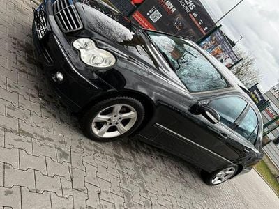 Second-hand Mercedes 220 170 CP (125 kW) 2006 Negru Berlinǎ
