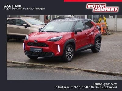 Gebraucht Toyota Yaris Hybrid Sport 116 PS (85 kW) 2023 Karminarot metallic, dach schwarz