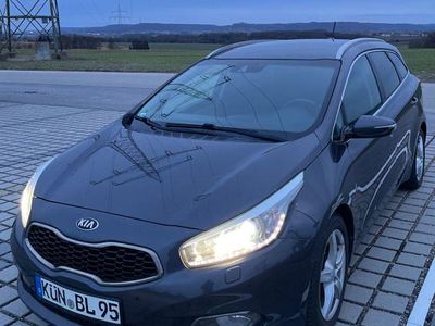 Gebraucht Kia Ceed Sportswagon Spirit 128 PS (94 kW) 2012 Grau Kombi