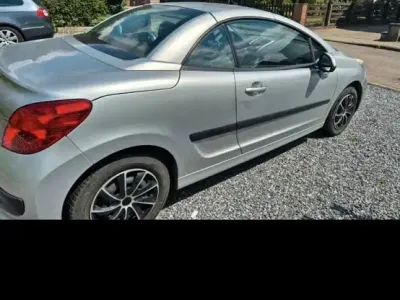 Gebraucht Peugeot 207 CC 120 PS (88 kW) 2008 Silber Cabrio