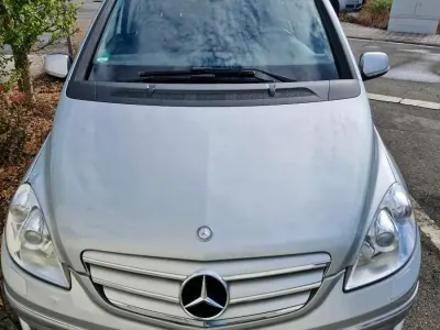 Gebraucht Mercedes B200 192 PS (141 kW) 2010 Silber Van / Kleinbus
