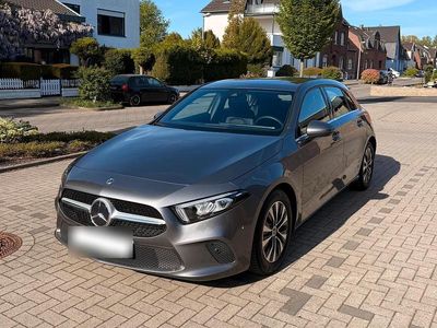 Usata Mercedes A180 Business 136 CV (100 kW) 2022 Grigio Utilitaria