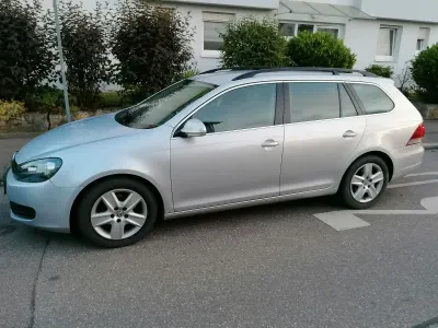 Gebraucht VW Golf VI Comfortline 122 PS (89 kW) 2010 Silber Kleinwagen