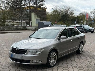 Gebraucht Skoda Superb 170 PS (125 kW) 2012 Grau Limousine