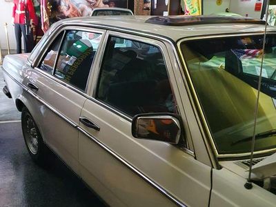 Usata Mercedes 200 60 CV (44 kW) 1981 Bianco Berlina