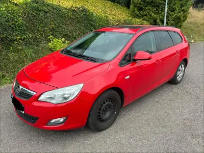 Gebraucht Opel Astra Design Edition 140 PS (102 kW) 2011 Rot Kombi