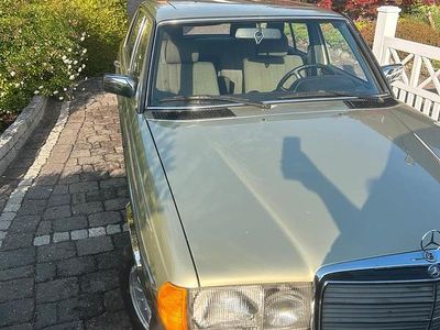 Gebraucht Mercedes E230 136 PS (100 kW) 1984 Grün Limousine