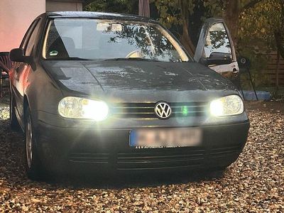 Schwarz Gebraucht 2001 VW Golf IV Kleinwagen | 2.000 € (Fairer Preis)