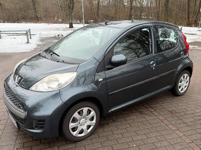 Gebraucht Peugeot 107 68 PS (50 kW) 2009 Schwarz Kleinwagen