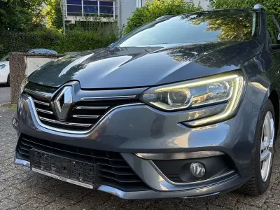 Używany Renault Mégane Intens 110 KM (80 kW) 2017 Czarny Sedan/Limuzyna
