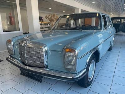 Usata Mercedes 200/8 95 CV (69 kW) 1971 Blu Berlina