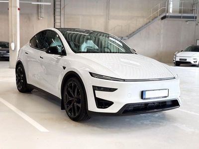 Neu Tesla Model Y Long Range AWD 255 kW (347 PS) 2025 Pearl white multicoat, änderb SUV