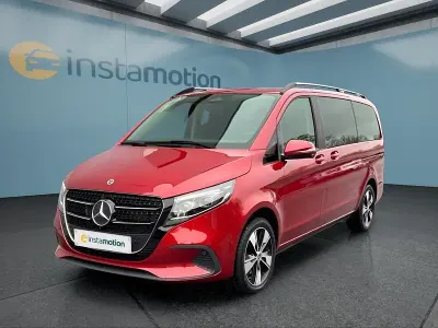 Gebraucht Mercedes V220 163 PS (119 kW) 2024 Rot Van / Kleinbus