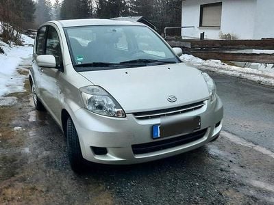 Gebraucht Daihatsu Sirion 90 PS (66 kW) 2010 Grau Kleinwagen