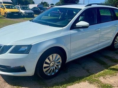 Weiß Gebraucht 2017 Skoda Octavia Ambition Kombi | 7.000 € (Superpreis)