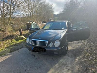 Gebraucht Mercedes CLK200 Avantgarde 163 PS (119 kW) 2001 Schwarz Cabrio