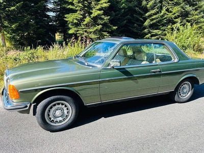 Used Mercedes 280 185 HP (136 kW) 1977 Green