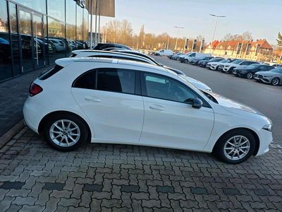 Gebraucht Mercedes A200 163 PS (119 kW) 2022 Weiß Limousine