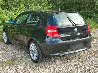 Gebraucht BMW 118 143 PS (105 kW) 2007 Schwarz Kleinwagen