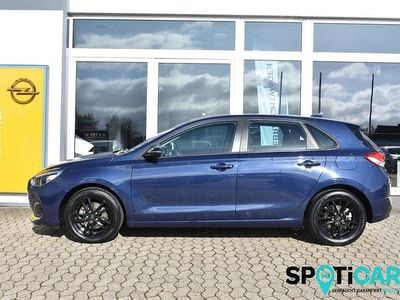 Gebraucht Hyundai i30 Select 120 PS (88 kW) 2019 Blau Kleinwagen