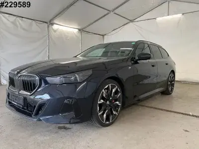 Gebraucht BMW 540 M Sport 303 PS (222 kW) 2025 Carbonschwarz metallic Kombi