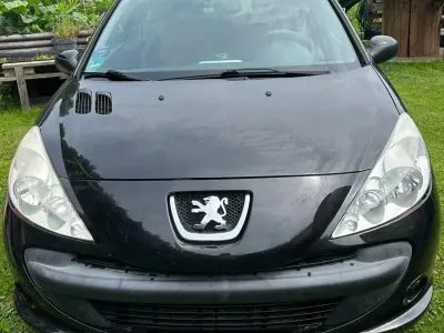 Gebraucht Peugeot 206+ 75 PS (55 kW) 2009 Schwarz Kleinwagen