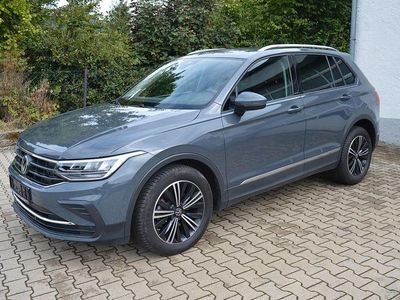 Grau Gebraucht 2023 VW Tiguan Active SUV | 29.790 € (Guter Preis)