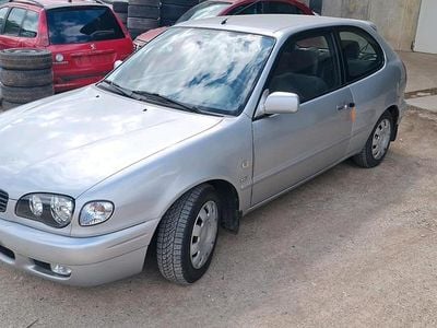Usado Toyota Corolla 110 HP (80 kW) 2001 Prateado Citadino