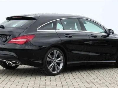 Gebraucht Mercedes CLA180 Shooting Brake Urban 122 PS (89 kW) 2019 Schwarz / metallic Kombi